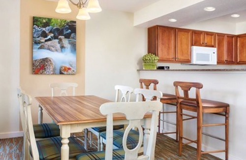 Round Hill Village Condo | Winter Holiday Week in Tahoe 5-star Resort 2BR/2BA Condo, sleeps 6