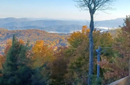 Beech Mountain Cabin | Winter is here! We are very close to the slopes.