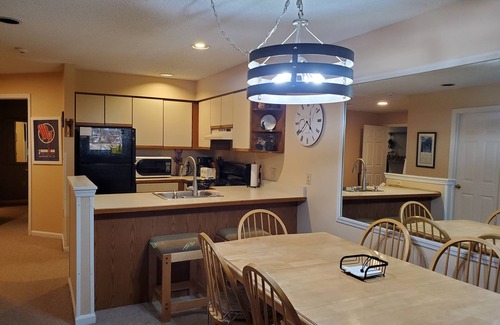 Ludlow Condo | Winterplace E building - top of the Quad