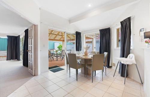 Winthrop House | Winthrop Mansion - 5 Bed, 3 Bath, Pool Table, Bbq