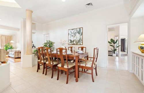 Winthrop House | Winthrop Mansion - 5 Bed, 3 Bath, Pool Table, Bbq