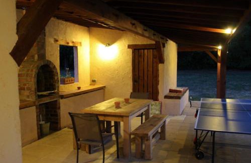 Asnieres sur Vegre House | Wisteria Gite