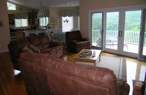 Huddleston House | Witcher Way Lakehouse! Home on Private Cove with Paddle Boards, Kayaks, Canoe