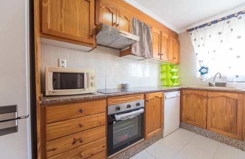 Tavernes de la Valldigna Apartment | With a great sea view from the terrace awaits you this spacious apartment near the beach of Tavernes