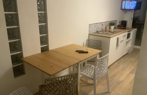 7th Arrondissement Apartment | With or without a car: shops, beaches, town centre, transport etc.