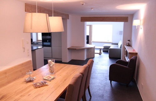 Mosern Apartment | with stunning panoramic views and the Tyrolean mountains