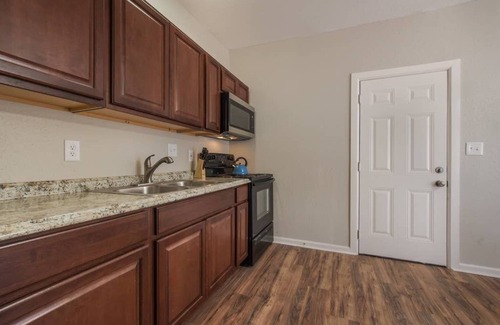 Beacon Hill Condo | WL1 Mins to Downtown! SA Top Attractions 2BR 1B