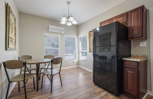 Beacon Hill Condo | WL1 Mins to Downtown! SA Top Attractions 2BR 1B