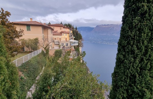 Gardola Apartment | Wohnung zum Wohlfühlen im Grünen, Pool, Seeblick, Wlan, Ideal Radfahren Wandern