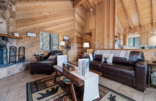 Upper Moonridge Cabin | Wolf View Lodge