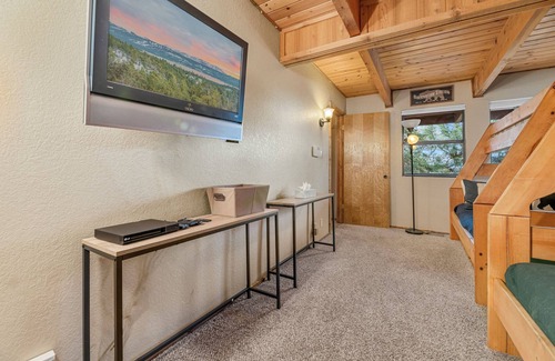 Upper Moonridge Cabin | Wolf View Lodge