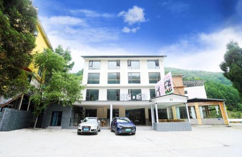 Wenchuan Hotel | Wolong Tongfu Tingtao B&B, China Great Beauty Bear Store