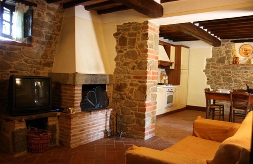 Civitella in Val di Chiana Villa | Wonderful private villa for 8 people with WIFI, private pool, TV and pets allowed, close to Arezzo