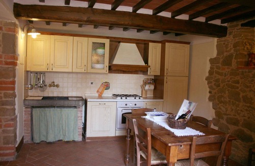 Civitella in Val di Chiana Villa | Wonderful private villa for 8 people with WIFI, private pool, TV and pets allowed, close to Arezzo