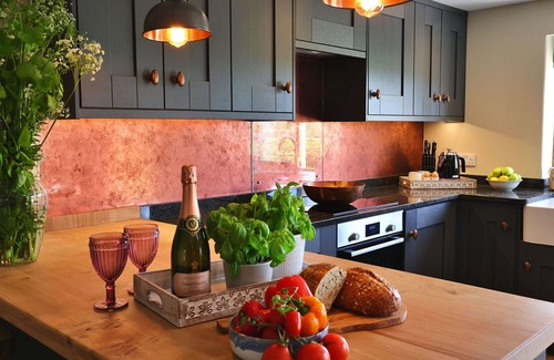 Quedgeley House | Wonderful villa for 6 guests with WIFI, terrace and pets allowed