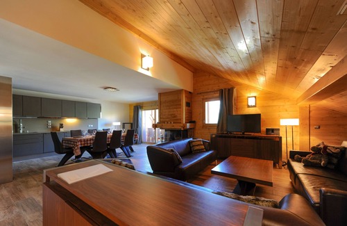 Saint-Martin-de-Belleville Apartment | Wonderful apartment next to the slopes, ski in/ski out; sleeps 6-8 people