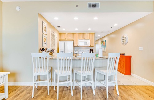 West Panama City Beach Condo | Wonderful beachfront condo with pools & hot tub access