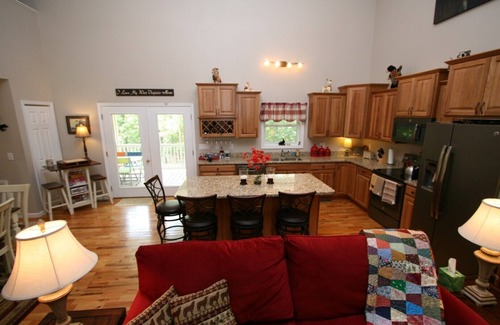 Shanks Cabin | Wonderful BEAR-LY CONNECTED CABIN in the woods, West Virginia!