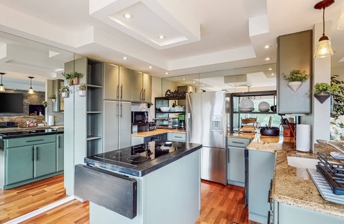 Warren Apartment | Wonderful Condo Close to Sugarbush Resort with Pool, Hot Tub, & WiFi