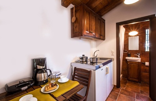 Kilada Cottage | Wonderful cottage next to the sea