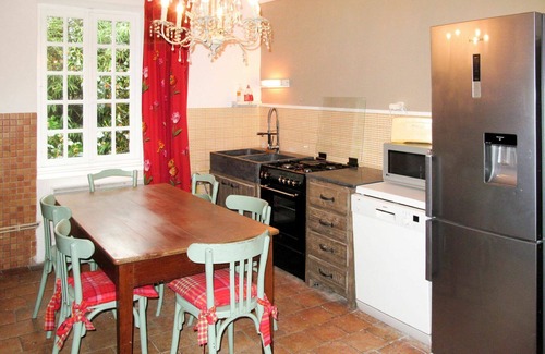 Saint-Sulpice-les-Feuilles House | Wonderful private villa for 9 people with private pool, WIFI, hot tub, TV, patio and pets allowed