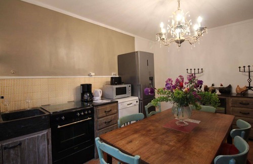 Saint-Sulpice-les-Feuilles House | Wonderful private villa for 9 people with private pool, WIFI, hot tub, TV, patio and pets allowed