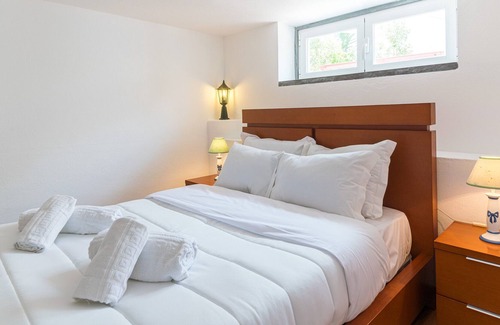 Colares Villa | Wonderful Lisbon Coast Villa | 5 Bedrooms | Villa Cassandra | Private Pool & Close to Amenities | Sintra