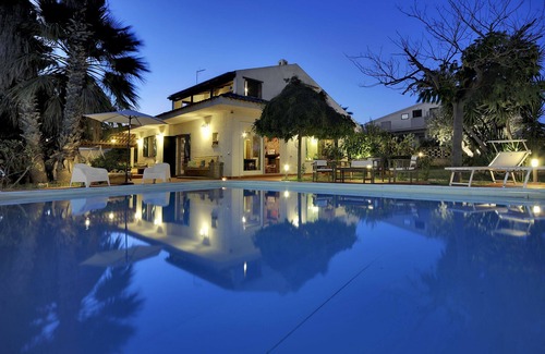 Marina di Ragusa Villa | Wonderful private villa for 7 guests with private pool, A/C, WIFI and TV