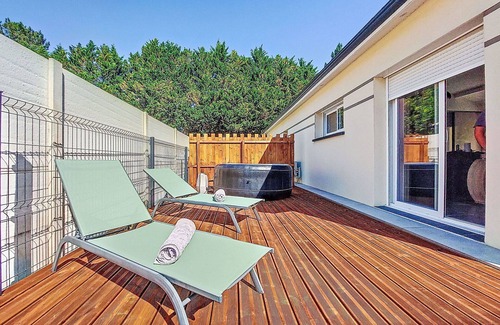 Lesparre-Medoc House | Wonderful private villa for 4 people with A/C, TV and terrace