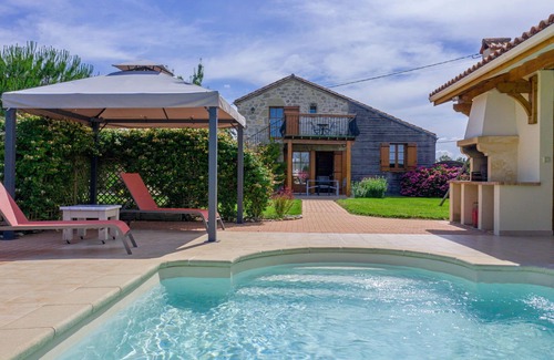 Madaillan Villa | Wonderful private villa for 6 guests with WIFI, A/C, private pool, TV, terrace and pets allowed