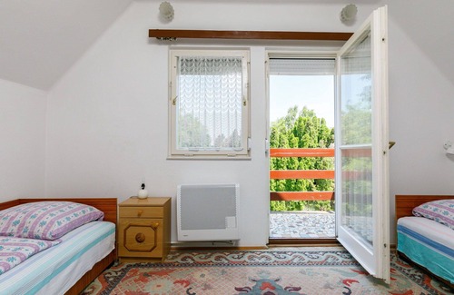 Balatonszarszo House | Wonderful private villa for 5 guests with A/C, TV, terrace and pets allowed