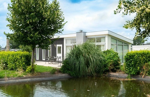 Municipality of Waalwijk House | Wonderful private villa for 4 people with WIFI, pool, TV and terrace