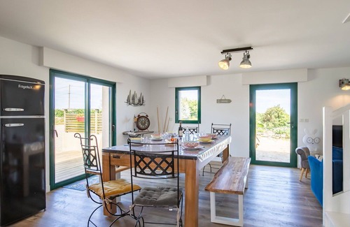 Guimaec House | Wonderful private villa for 6 guests with private pool, WIFI, TV, terrace and pets allowed