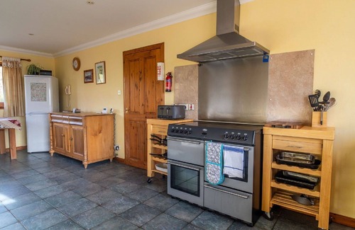 East Lewiston House | Wonderful private villa for 6 guests with WIFI, TV, patio, pets allowed and panoramic view