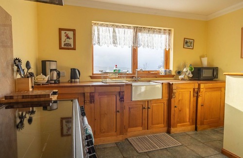 East Lewiston House | Wonderful private villa for 6 guests with WIFI, TV, patio, pets allowed and panoramic view