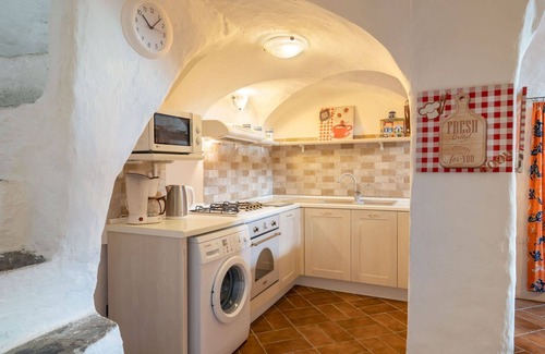 Cipressa House | Wonderful private villa for 4 people with A/C, WIFI, TV and terrace