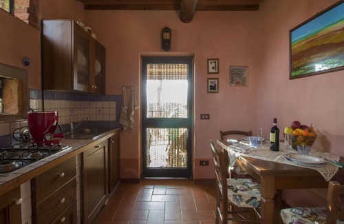 Laterina Villa | Wonderful private villa for 4 people with pool, WIFI, TV, patio and pets allowed, close to Arezzo