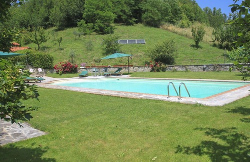 Laterina Villa | Wonderful private villa for 4 people with pool, WIFI, TV, patio and pets allowed, close to Arezzo