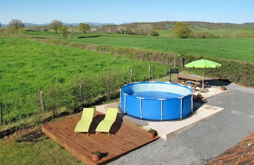 Ternant House | Wonderful private villa for 6 people with WIFI, private pool, TV, patio, pets allowed and parking