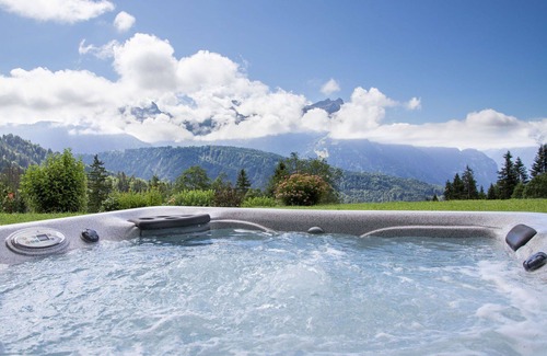 Chesieres House | Wonderful private villa for 8 guests with hot tub, WIFI, TV and balcony
