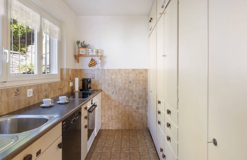 Gordola House | Wonderful private villa for 4 people with WIFI, TV, balcony, pets allowed and panoramic view