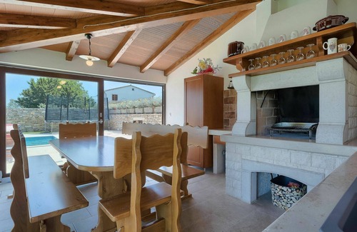 Melnica House | Wonderful private villa for 10 guests with private pool, A/C, WIFI, TV and terrace