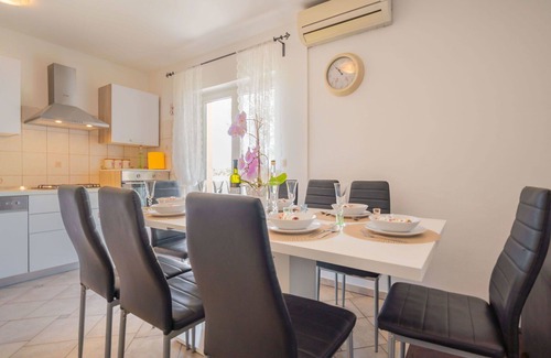 Drivenik House | Wonderful private villa for 8 guests with WIFI, A/C, private pool, TV, terrace and pets allowed