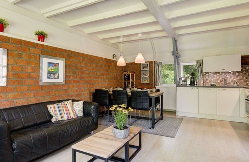 Anjum House | Wonderful private villa for 6 guests with WIFI, TV, terrace and pets allowed