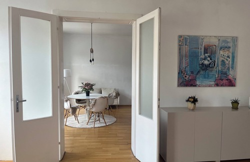 Mariahilf Apartment | Wonderful spacious (130m2) apartment next to Naschmarkt, 5 min to Karlsplatz