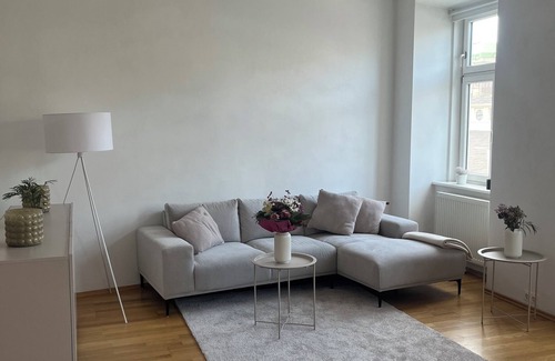 Mariahilf Apartment | Wonderful spacious (130m2) apartment next to Naschmarkt, 5 min to Karlsplatz