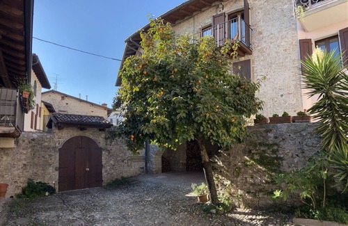 Toscolano Maderno Apartment | Wonderful vacation apartment in Vigole with a fantastic view over Lake Garda