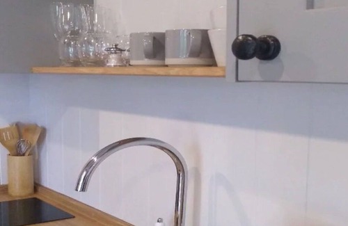 Steyning House | Wonderful villa for 2 guests with WIFI and terrace