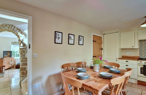 Bellerby House | Wonderful villa for 6 guests with WIFI, hot tub, terrace and pets allowed