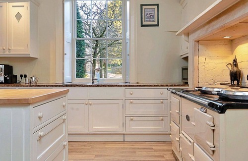 Tormarton House | Wonderful villa for 16 people with WIFI, pool